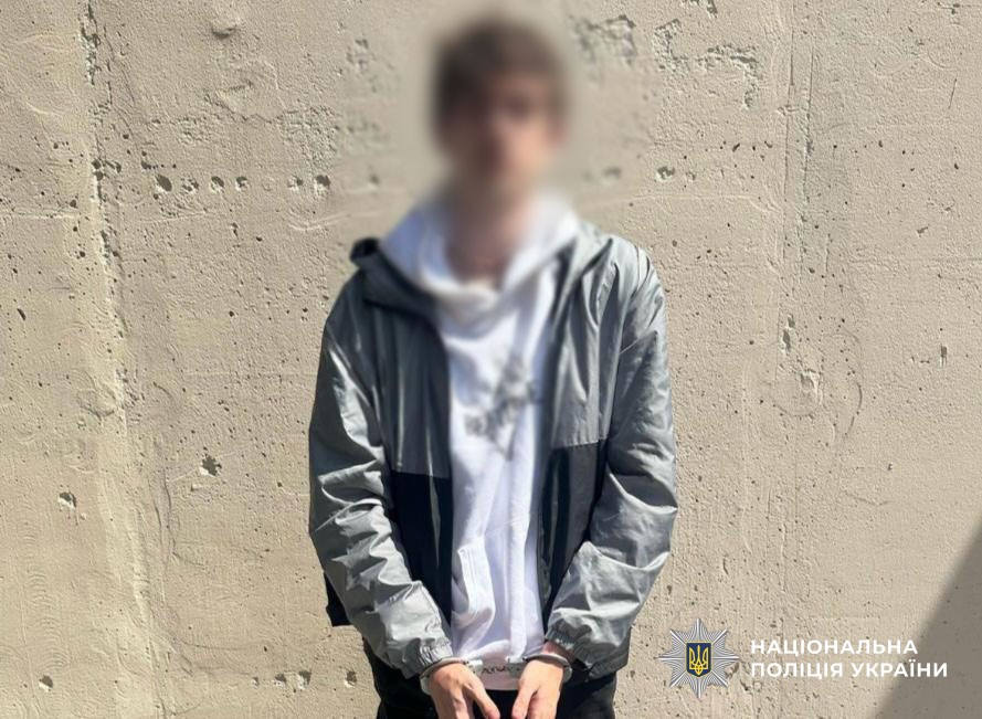 Погрожував вибухівкою: у Києві затримали студента, який намагався пограбувати обмінник