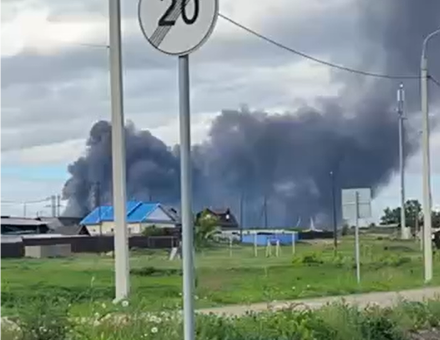 Оприлюднено супутникові знімки, які підтвердили ураження літаків на аеродромі РФ