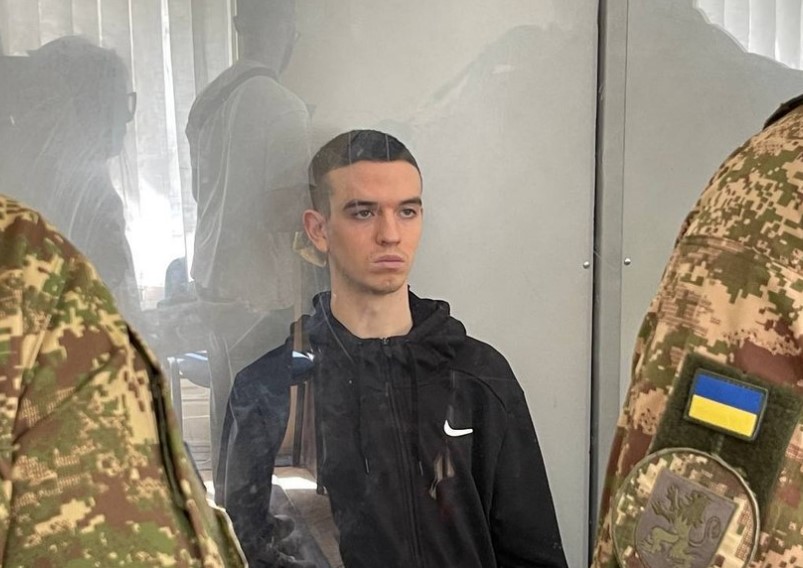 Меми з Фаріон, свастика та досьє на інших діячів: що правоохоронці знайшли у телефоні Зінченка