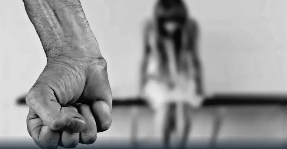 На Хмельниччині чоловік систематично ґвалтував свою п'ятирічну доньку