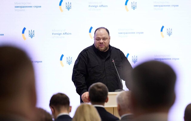 Чи можливо скоротити Раду до 300 нардепів: роз'яснення Стефанчука
