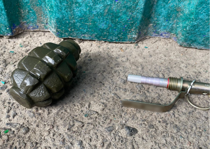 У Харкові чоловік погрожував підірвати гранату в торгівельному центрі (фото)