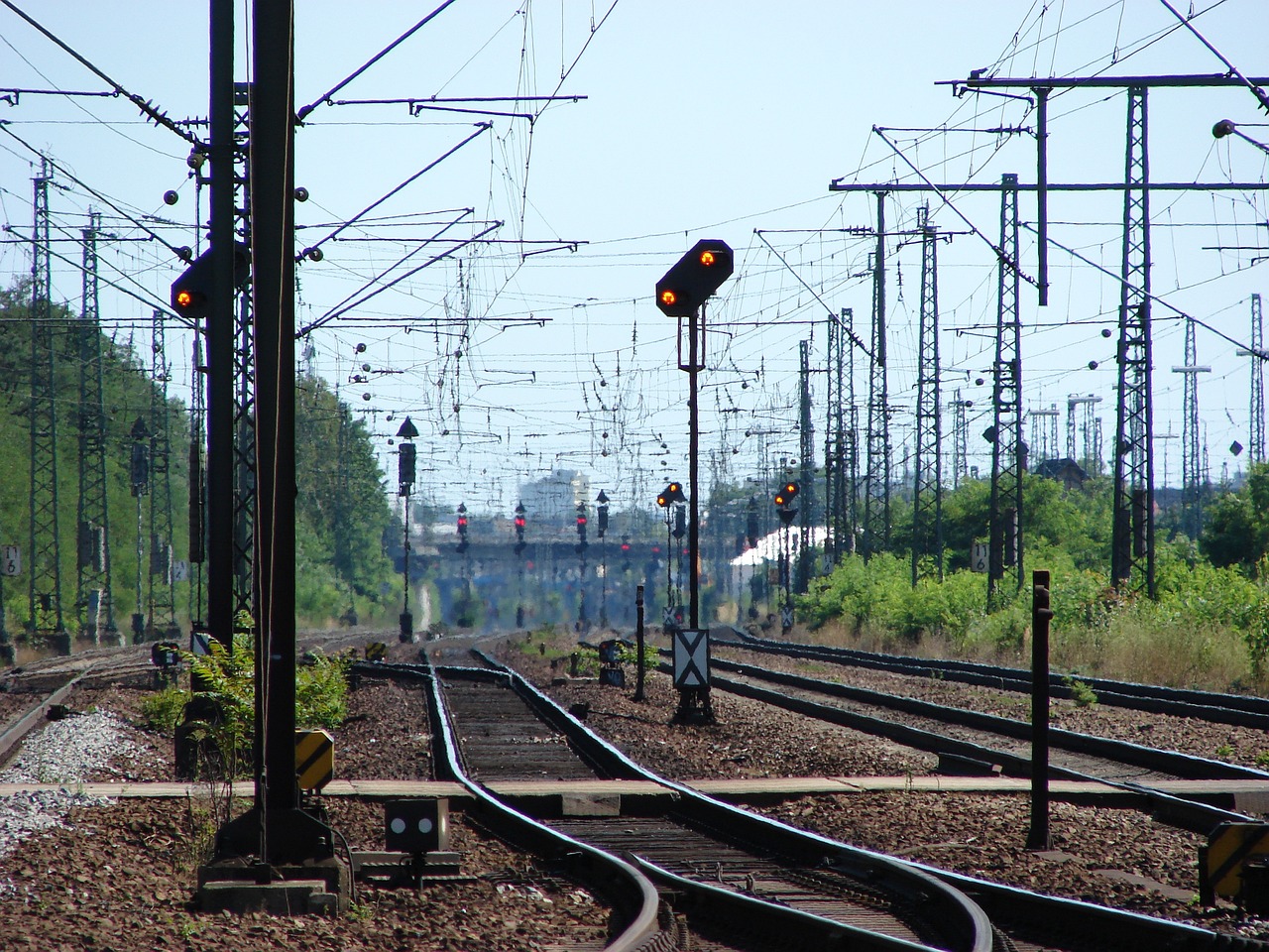 У Росії пролунав вибух на залізниці: зупинено рух поїздів