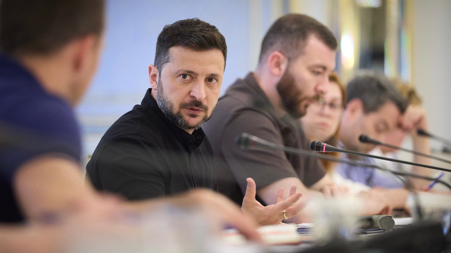 Зеленський отримав запрошення на саміти НАТО, Євросоюзу та G7, — МЗС