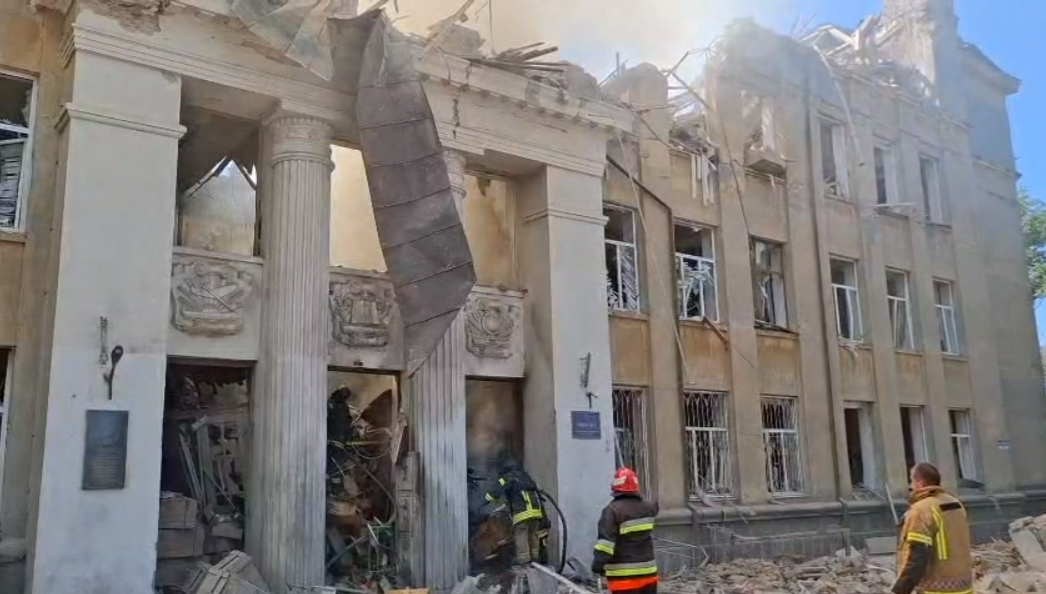 Абсолютно божевільний удар: Зеленський відреагував на обстріл Одещини та показав відео