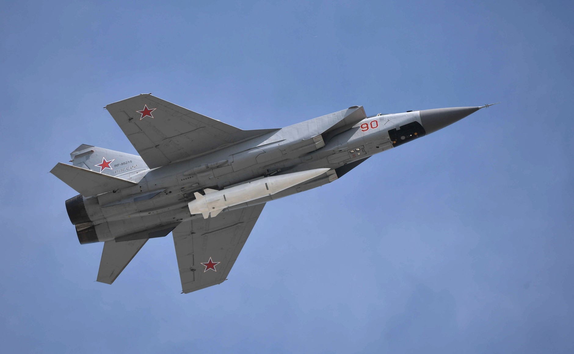 По всій країні через зліт МіГ-31К повітряна тривога: росіяни випустили ракети