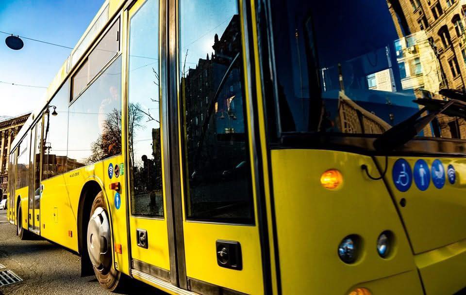 На вихідних у Києві низка автобусів курсуватимуть зі змінами: перелік маршрутів