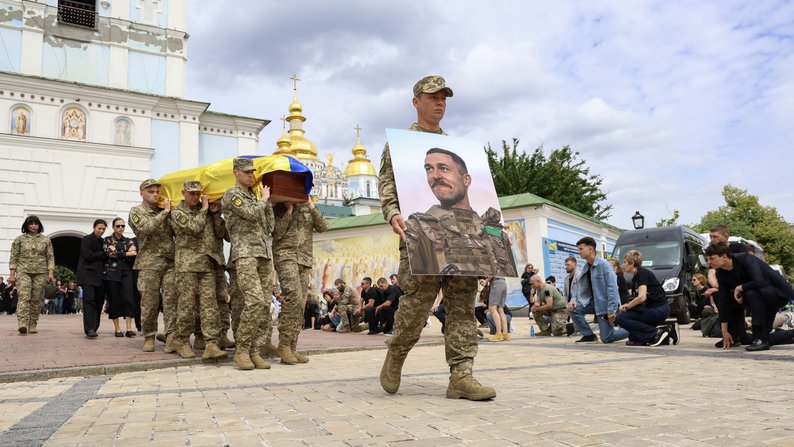 У Києві попрощалися з актором Юрієм Феліпенком, який загинув на фронті (фото)