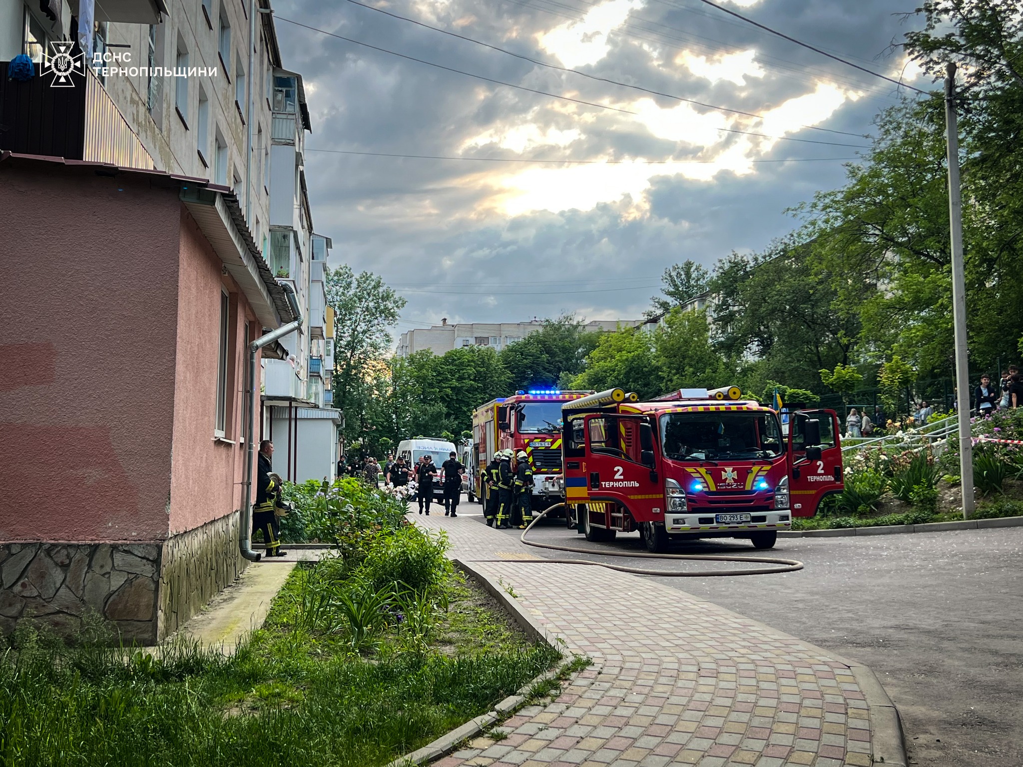 У тернопільській багатоповерхівці прогримів вибух: є жертва (фото)