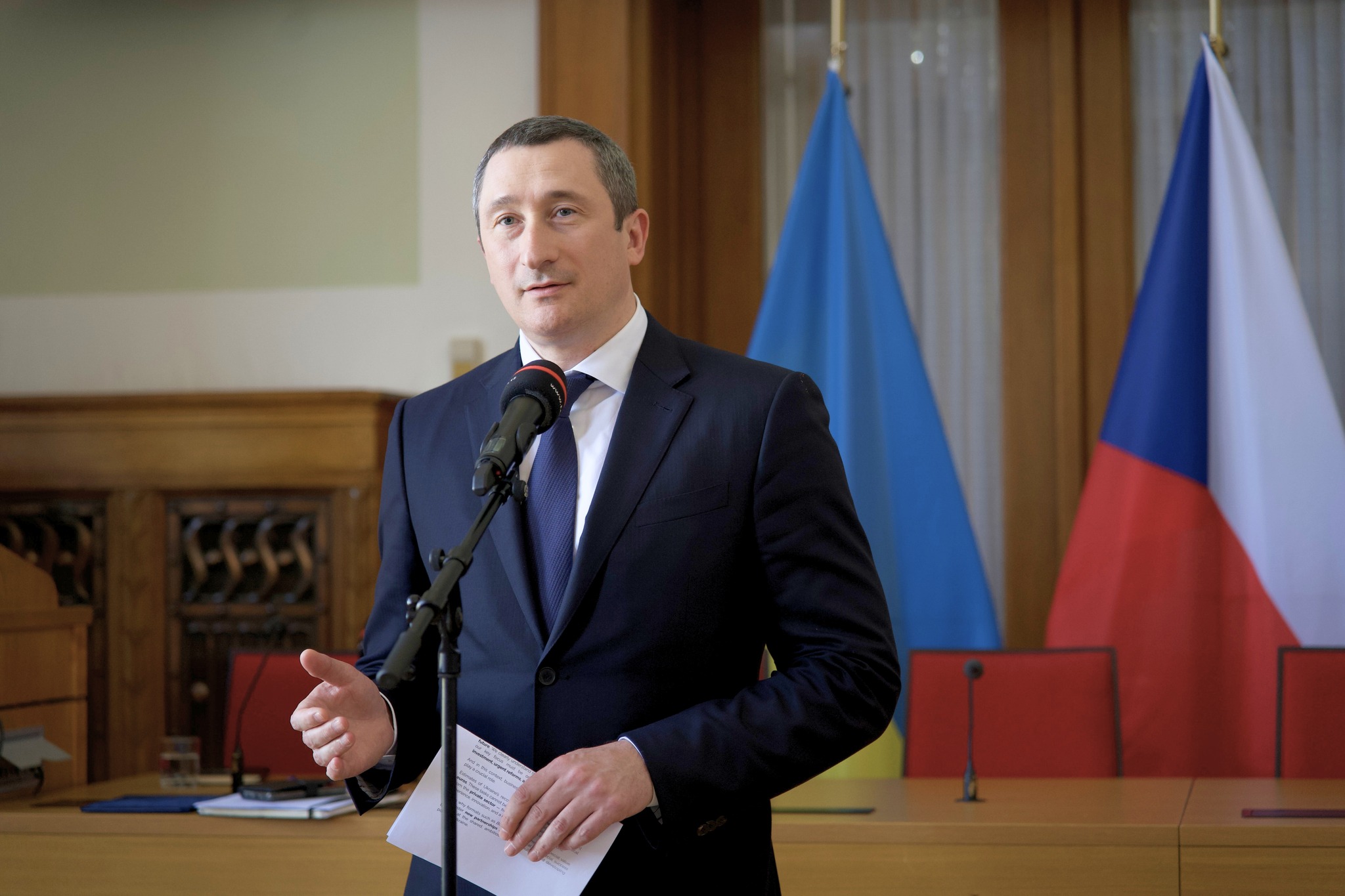 Чернишов після корупційного скандалу у Мінвідновленні повернувся в Україну