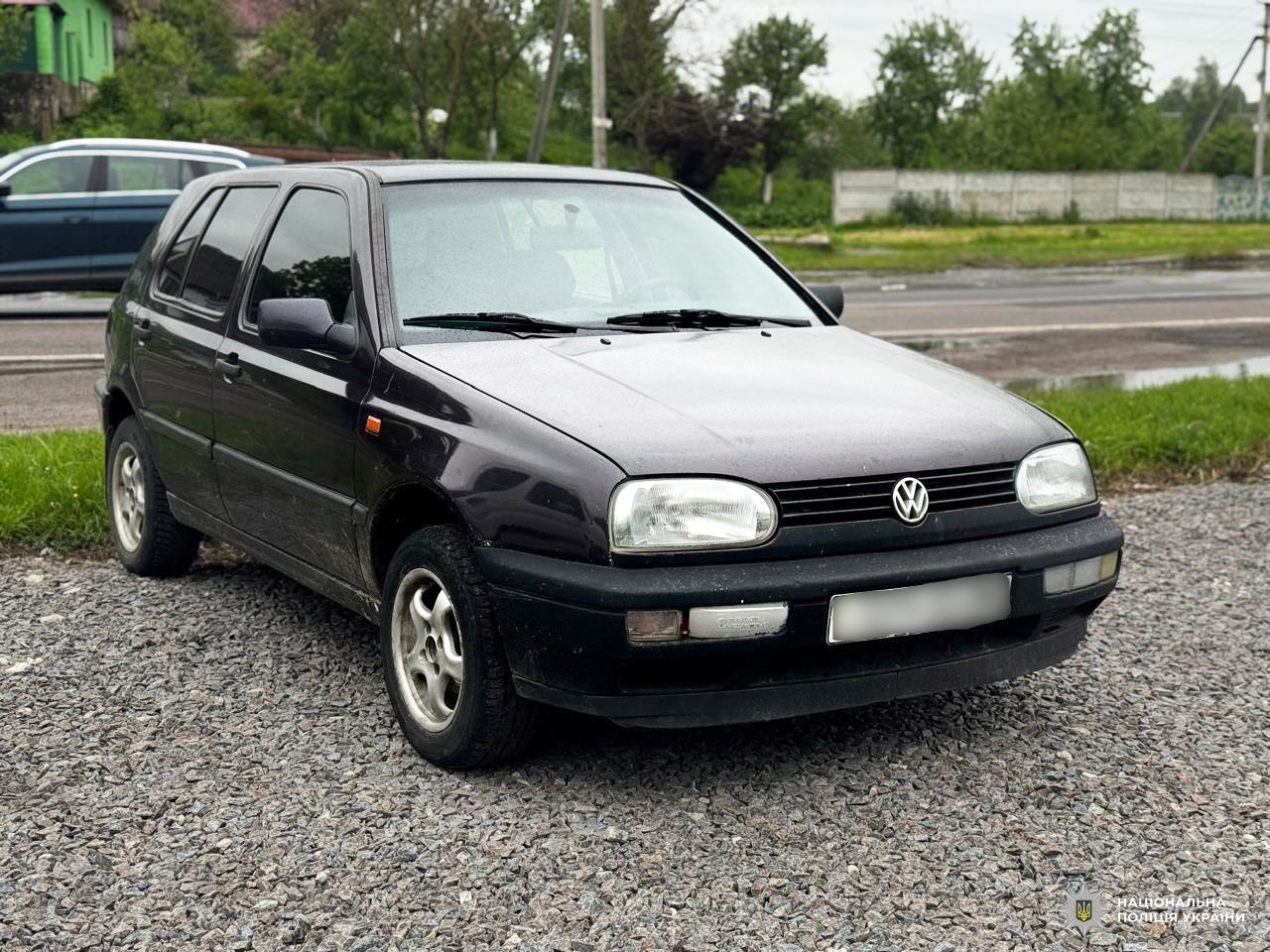 Вкрав авто та в'їхав у бетонну стіну: у Рівному п'яний 21-річний екстремал скоїв ДТП (фото)