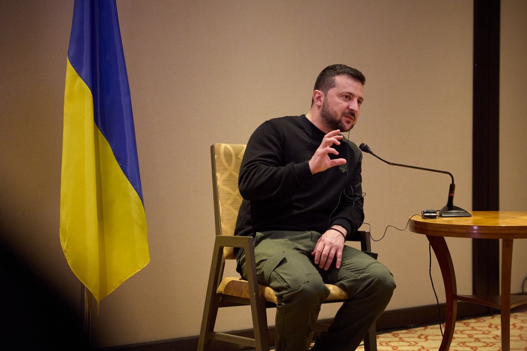Ми хочемо завершити війну: головні тези Зеленського в інтерв’ю угорському виданню