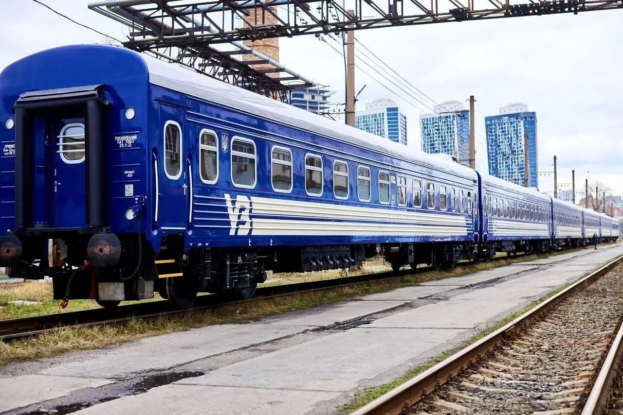 Укрзалізниця продовжила курсування додаткового потяга на популярному маршруті: подробиці