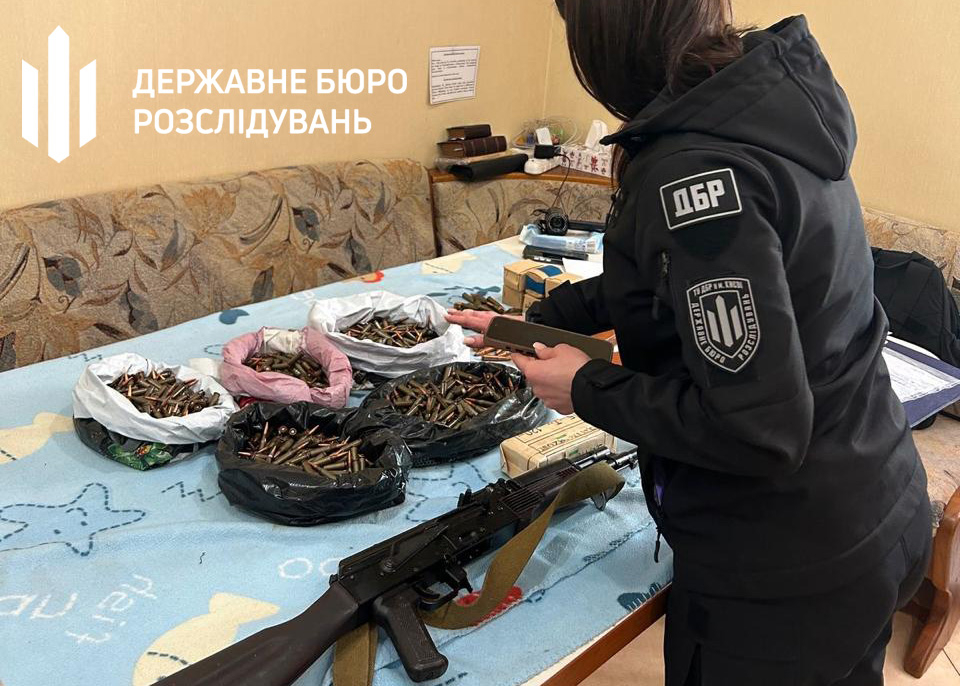 В одному з гаражів Києва виявили зброї на 7 млн грн: весь арсенал передали до ЗСУ