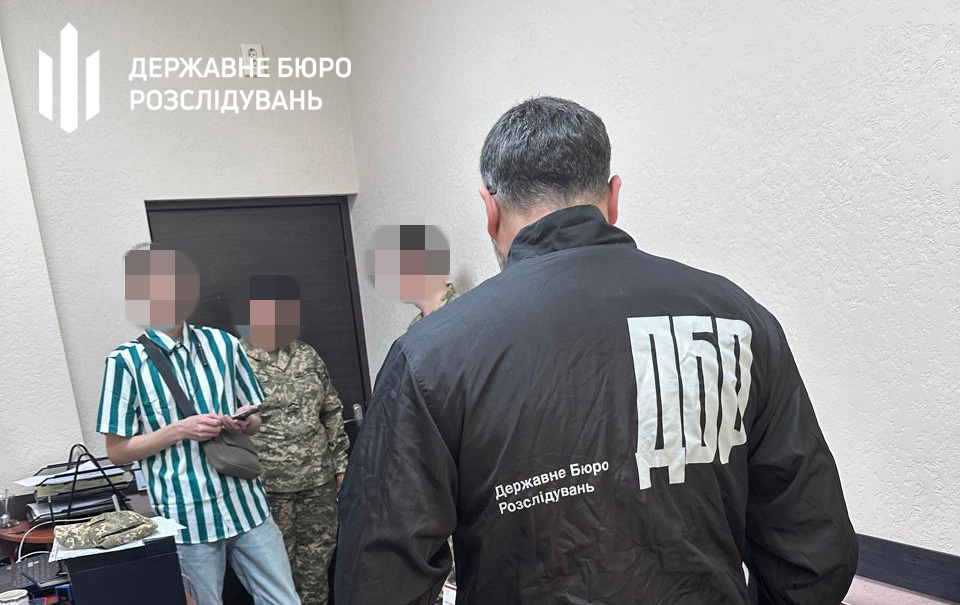ДБР викрило масштабну схему з розкрадання мільйонів гривень на харчах для військових: як вона діяла