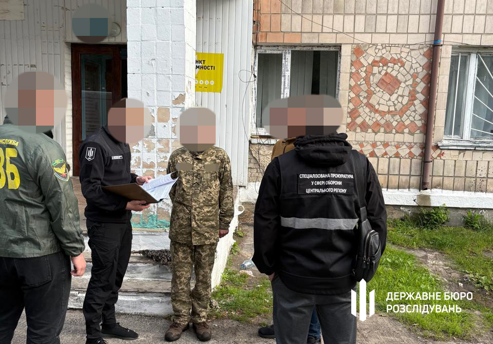 ДБР затримало військового, який передавав росіянам координати ЗСУ: через його дії загинули захисники