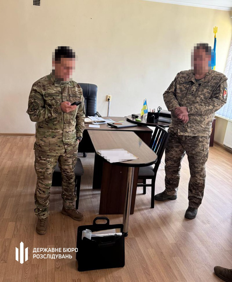 Обіцяли відстрочку й знімали з обліку: ДБР викрило незаконні дії посадовців ТЦК одразу у кількох регіонах