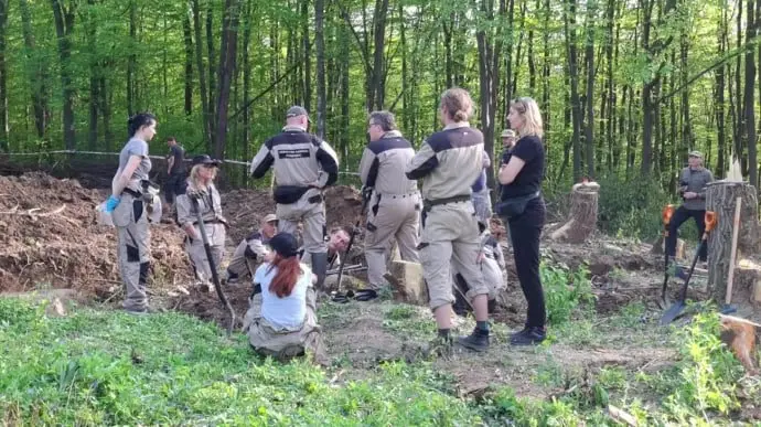 Україна та Польща надали взаємні дозволили на ексгумаційні роботи: про які місця йдеться