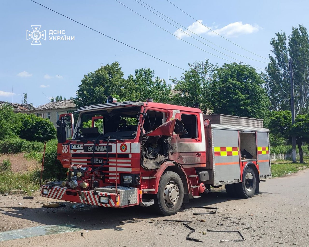 Авто згоріло вщент: росіяни знову атакували рятувальників на Запоріжжі (фото)