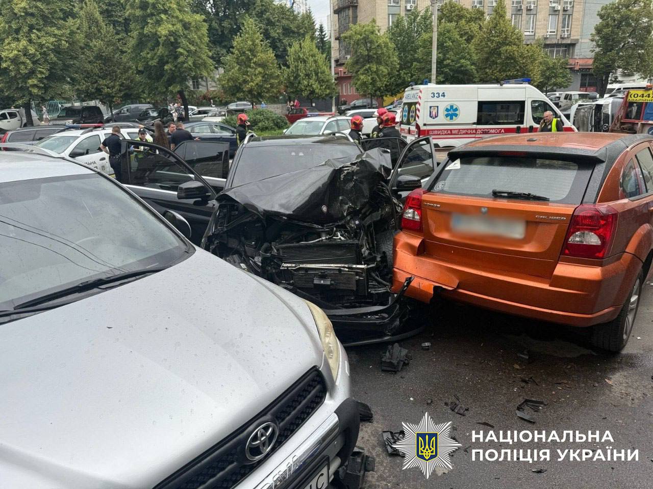 У Києві сталася масштабна ДТП за участі чотирьох автомобілів: є постраждалі (фото)