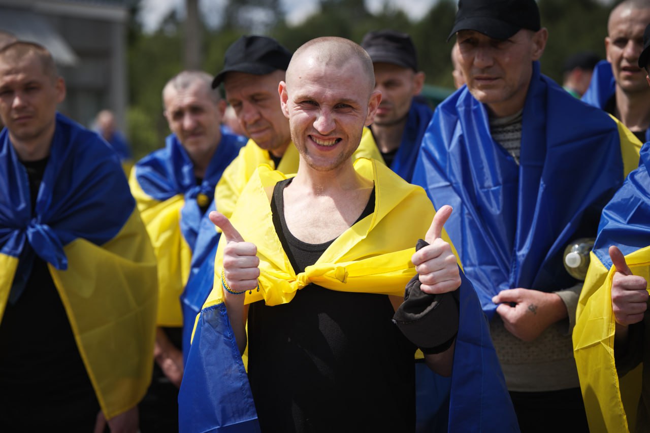 Я незламний! Я люблю свою країну!: емоційне відео повернення українських воїнів із полону