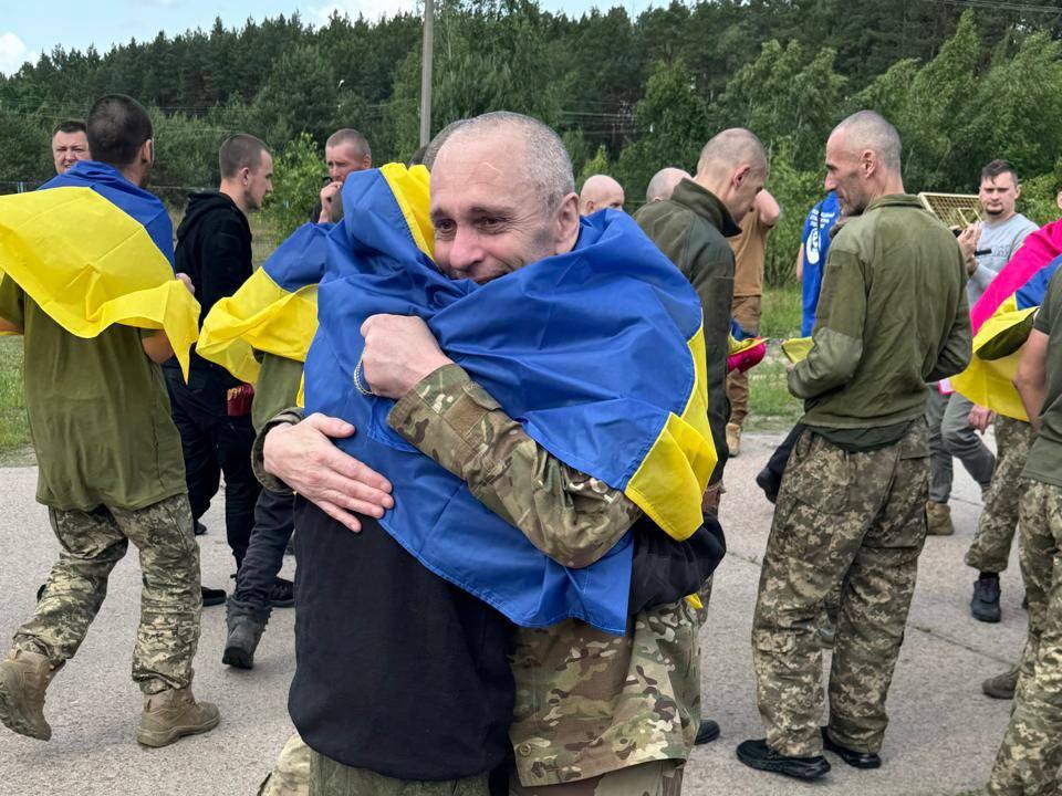 Україна та Росія провели черговий обмін полоненими: перші фото і подробиці