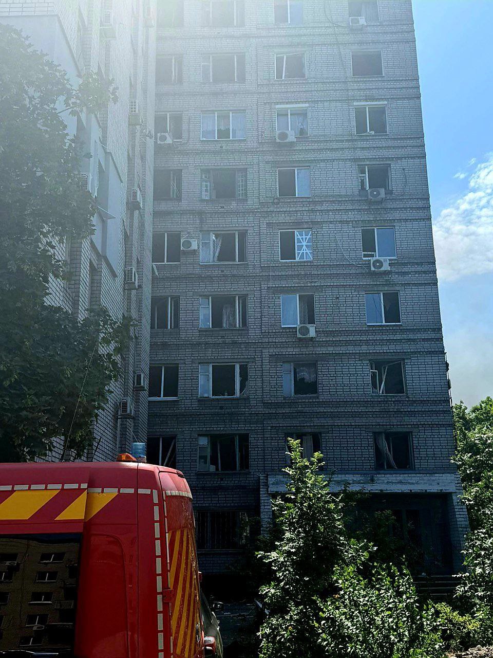 У Дніпрі внаслідок удару рашистів є загиблі: деталі від влади (відео)
