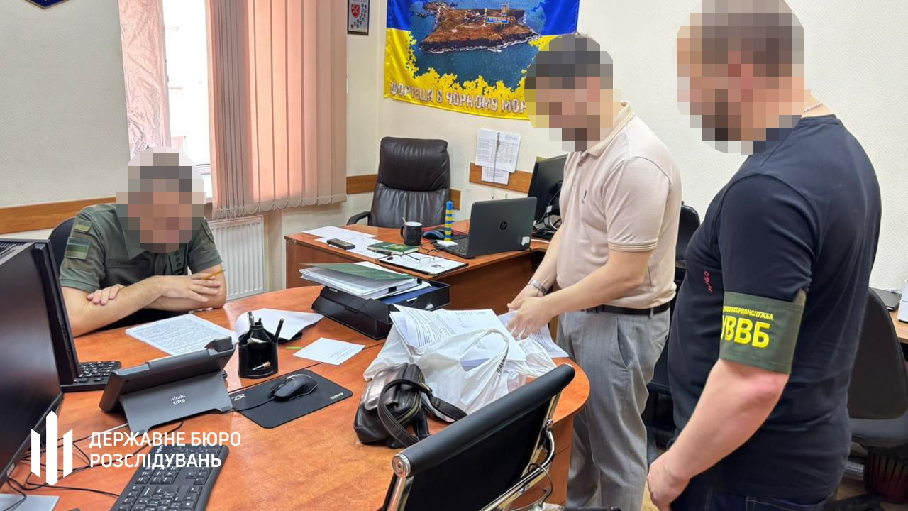 Просив знайти хворобу, щоб не їхати на фронт: ДБР викрило командира Держприкордонслужби на підкупі голови ВЛК