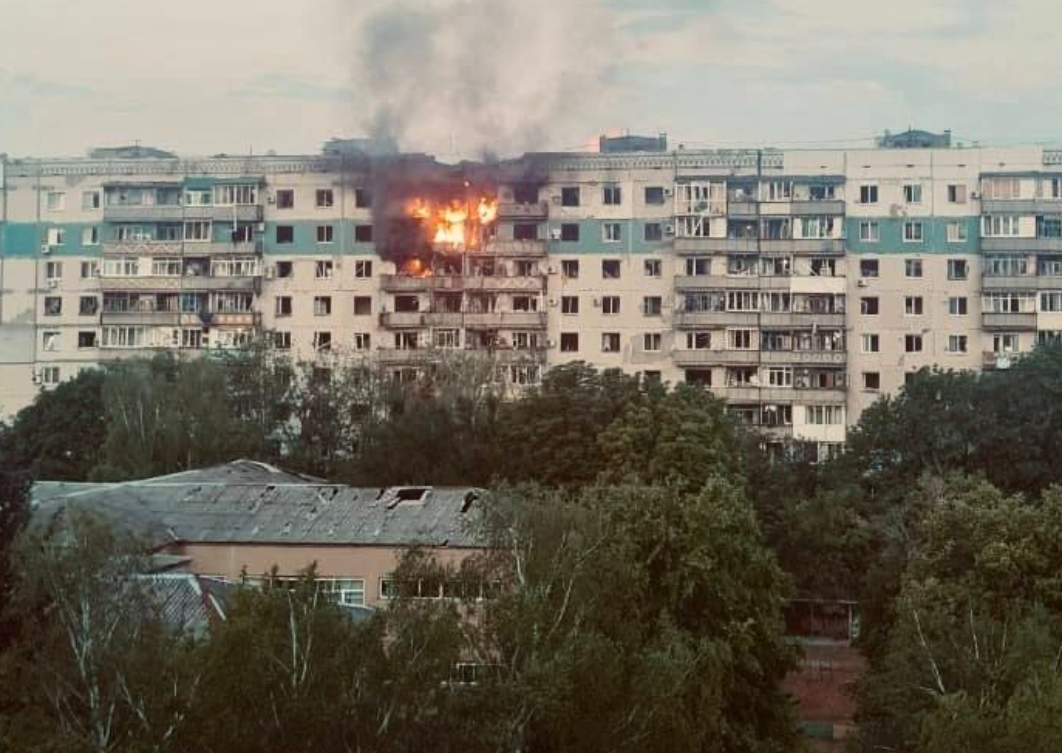 Бомба влетіла у житловий будинок: рашисти вбили 10-річного хлопчика у Краматорську (фото)