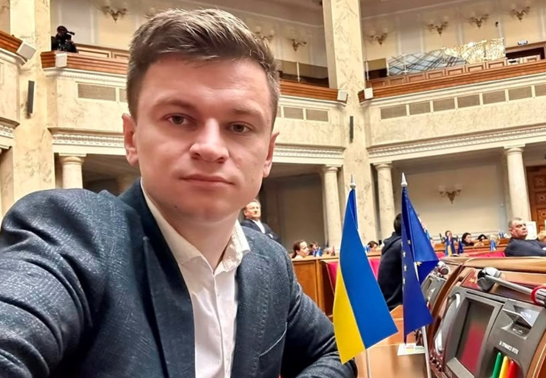 Нардеп Костюк виходить з фракції Слуга народу (відео)