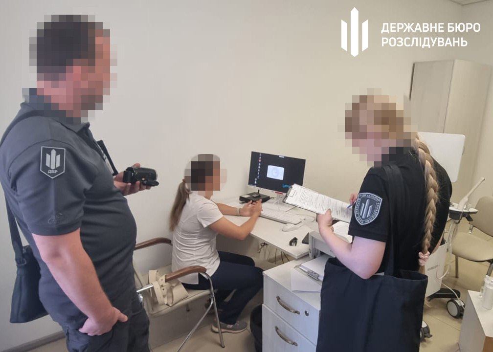 На Дніпропетровщині допомагали ухилянтам, підробляючи медичні документи: ДБР ліквідувало схему