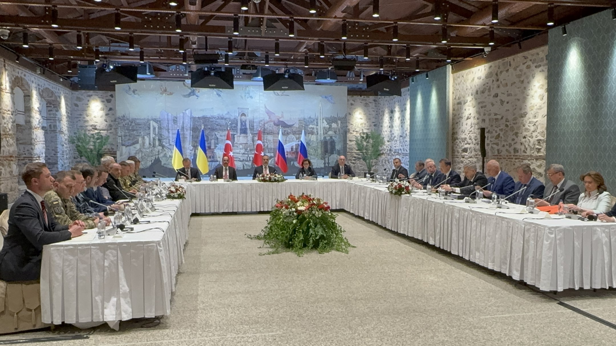 У Стамбулі розпочалася третя зустріч делегацій України та Росії
