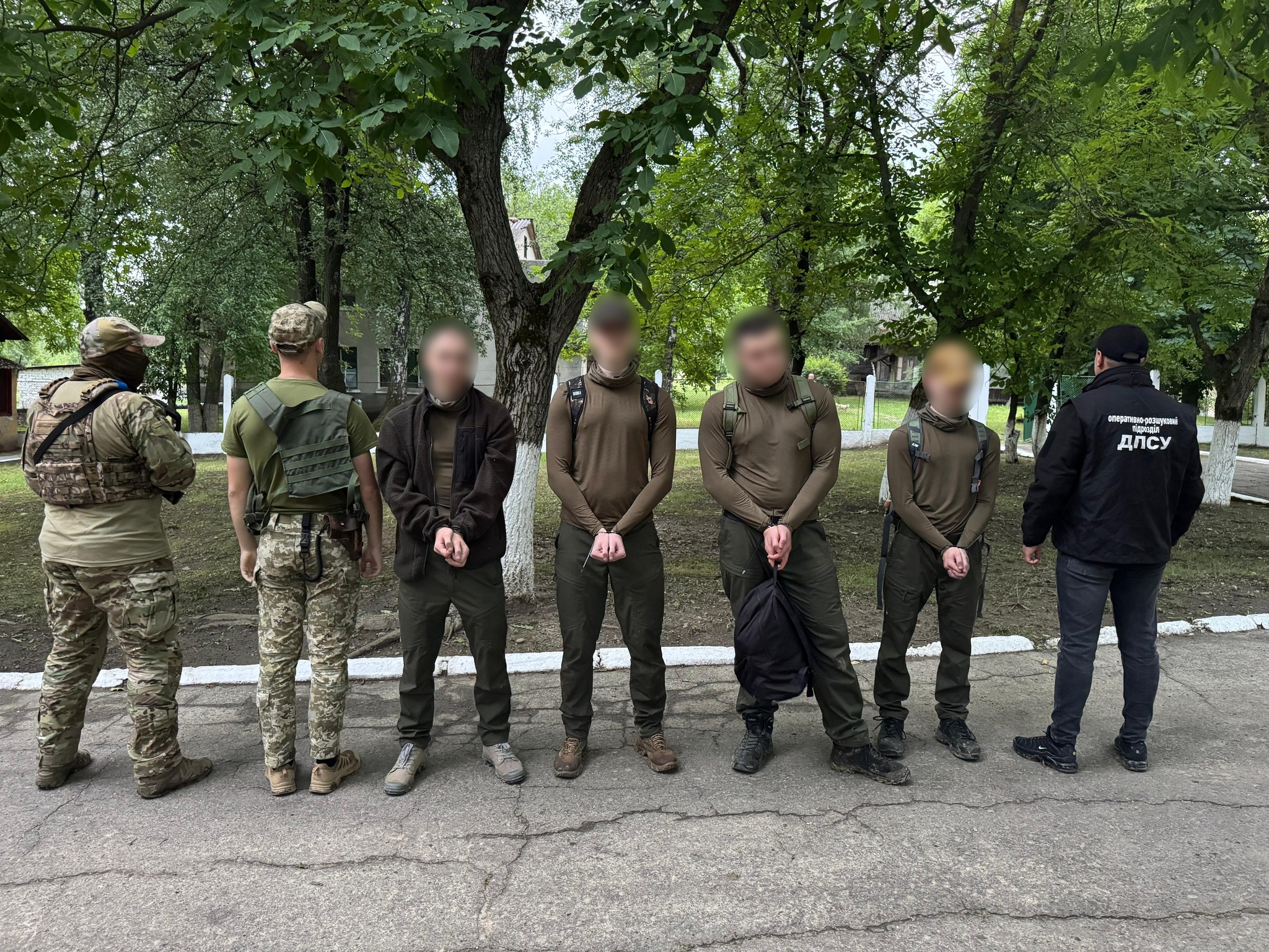 Прикордонники показали, як дрон допоміг затримати чотирьох ухилянтів, які втікали в Румунію (відео)