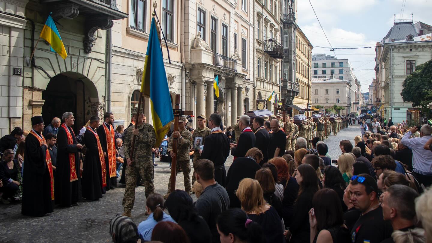 Загинули в літаку ІЛ-76 під час транспортування на обмін: у Львові попрощалися з 12 українськими військовими (фото)