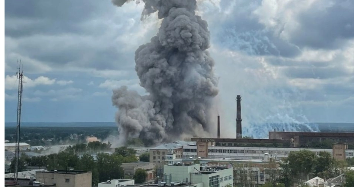 Уночі невідомі дрони атакували декілька регіонів Росії: в Підмосков'ї пролунали вибухи (відео)