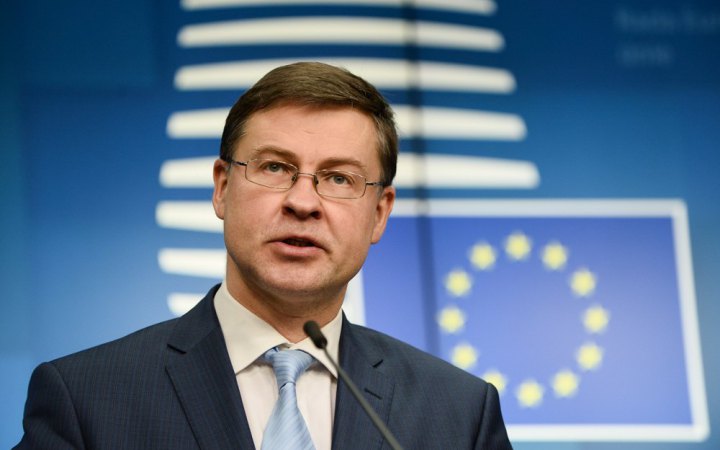 Єврокомісар, який курує фінансову допомогу Україні, прокоментував скандальний закон про НАБУ