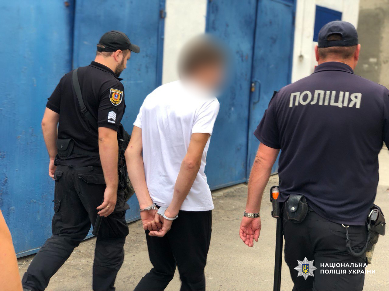 Викликав швидку та втік: на Одещині чоловіка підозрюють у вбивстві співмешканки