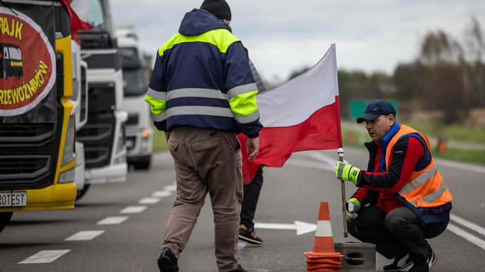 У Польщі антиукраїнська опозиція суттєво випереджає проєвропейську партію влади, — опитування