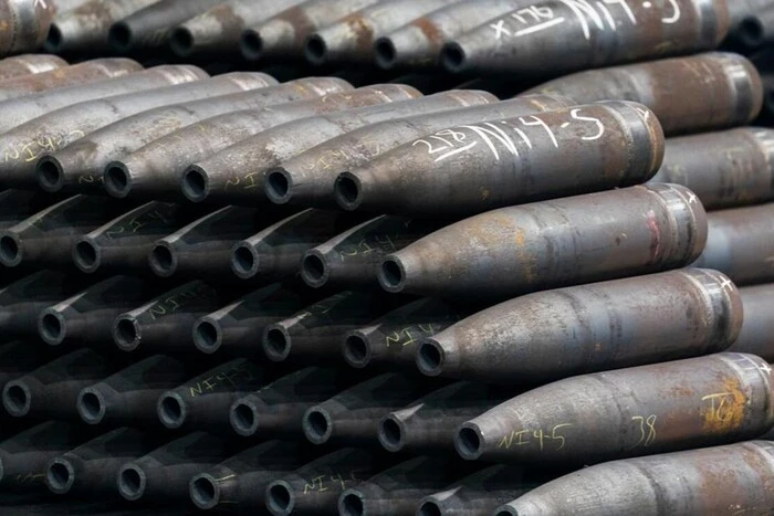 В українській розвідці розповіли, як Білорусь нарощує виробництво зброї для потреб Росії