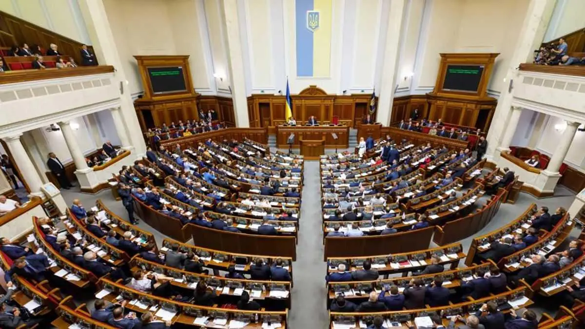 Парламент ухвалив скандальний закон, що ліквідовує незалежність НАБУ та САП