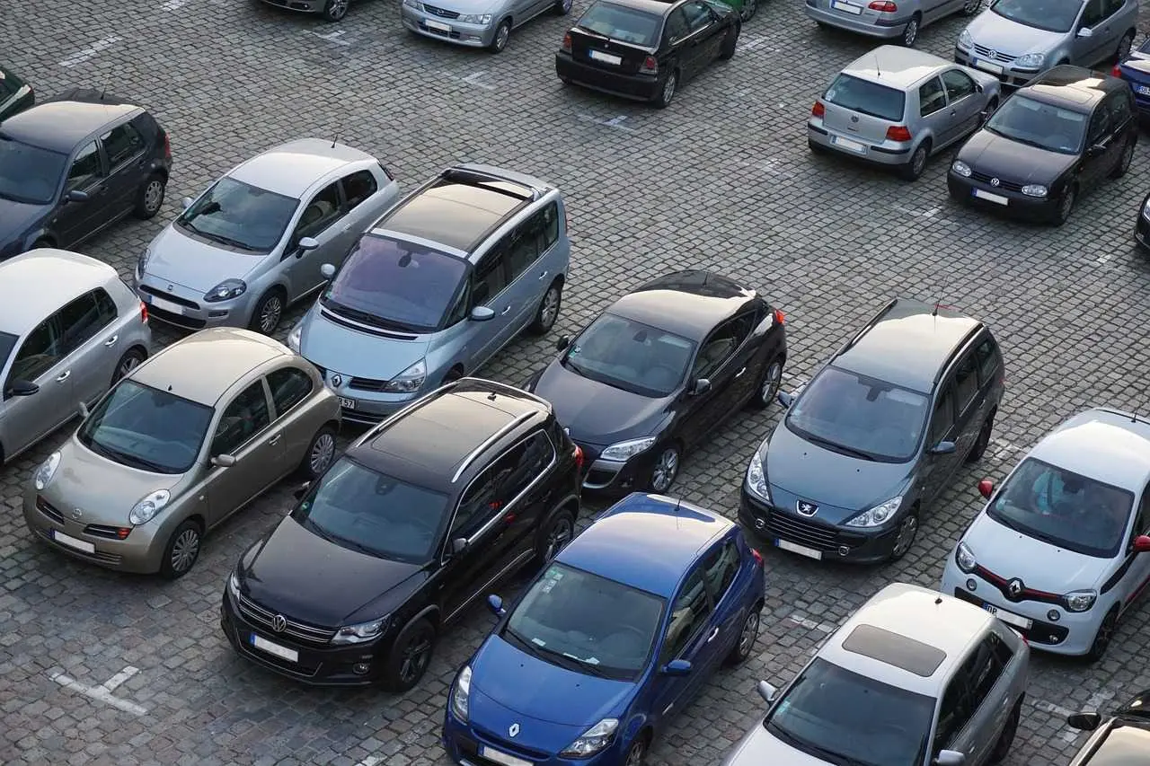 Київ лідирує за кількістю куплених за кордоном розкішних авто: які моделі найпопулярніші