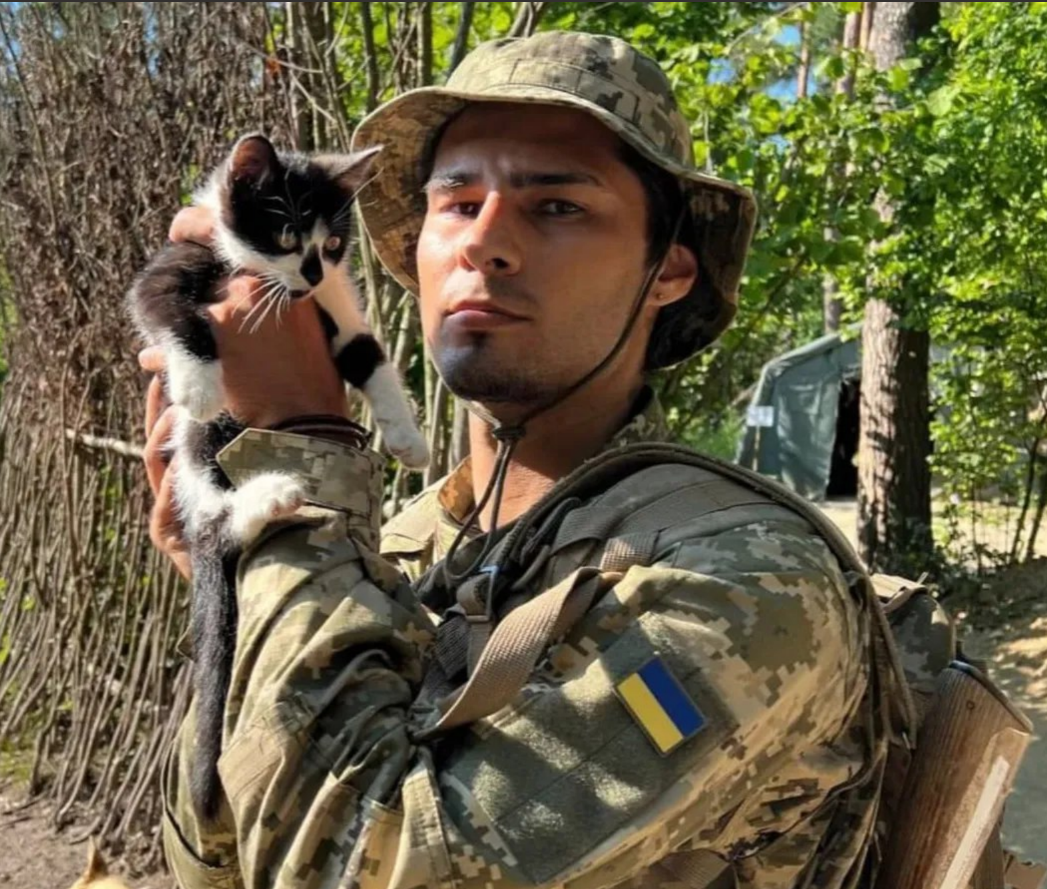 Мені було складно: мобілізований до ЗСУ відомий співак завершив загальновійськову підготовку