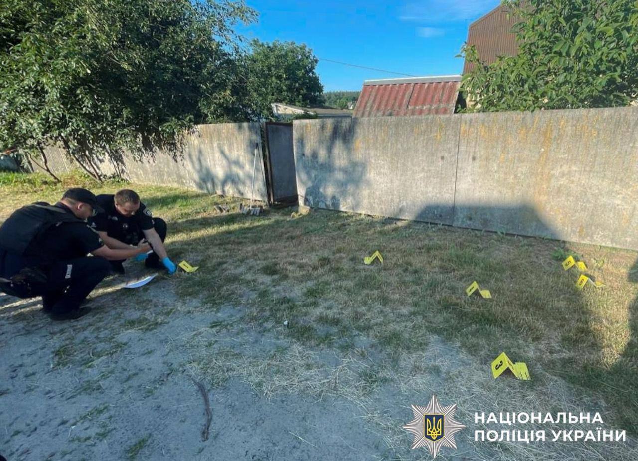 Постраждало п’ятеро поліціянтів: на Київщині під час виклику через домашнє насильство кривдник підірвав гранату (фото)
