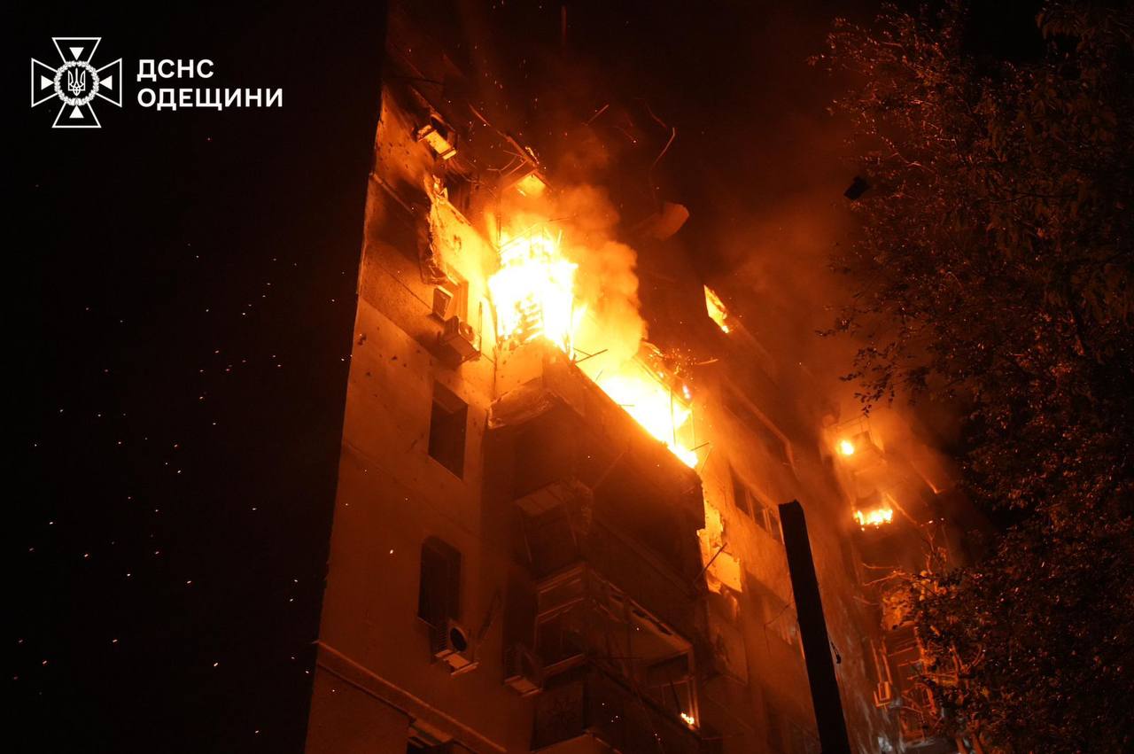 У ДСНС показали моторошні кадри нічної атаки на Одесу (фото)