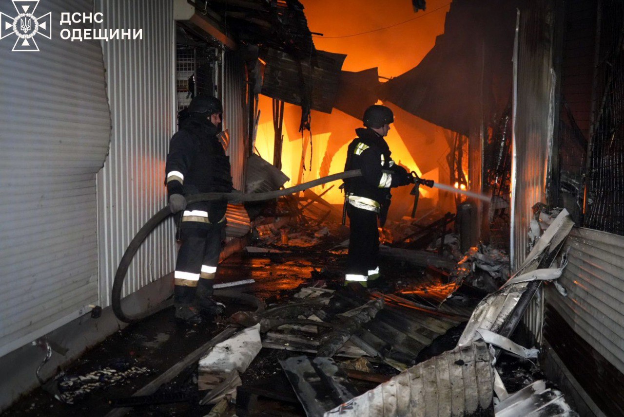 Росіяни атакували Одесу та Черкаси: горів Привоз, є постраждалі (фото)