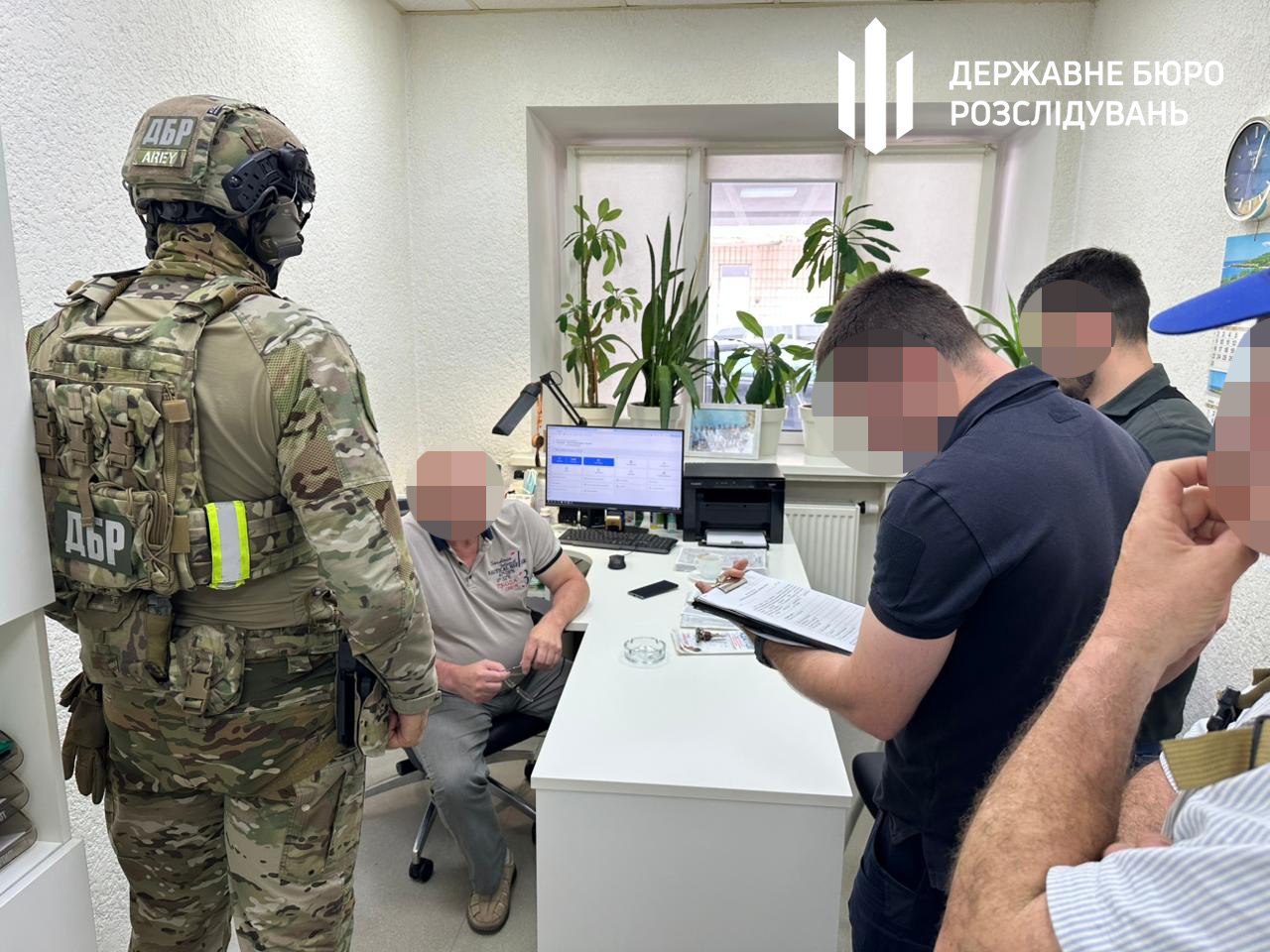 Інвалідність за гроші: у Києві група лікарів організовувала злочинну схему для ухилянтів (фото)