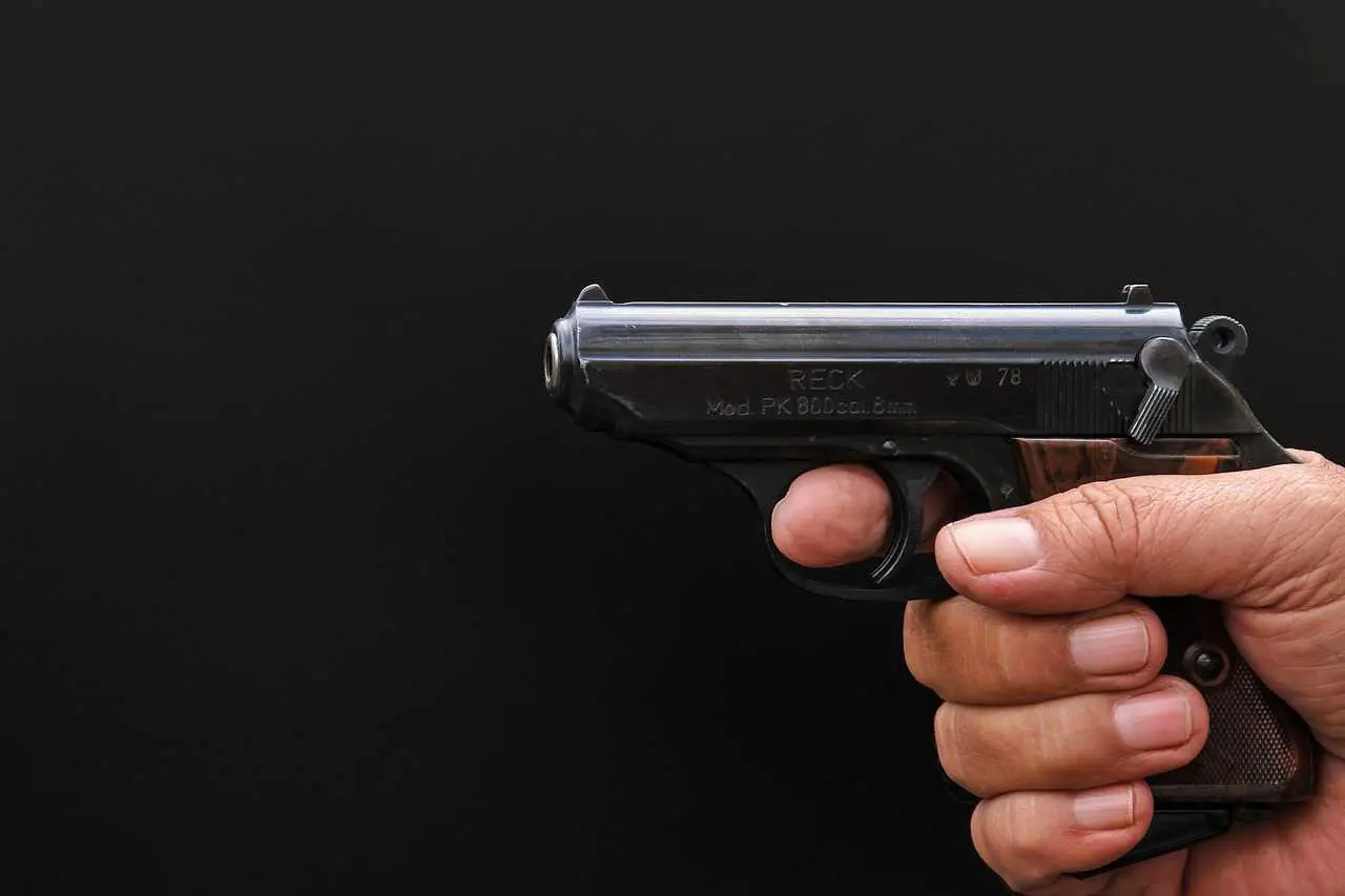 Вистрілив у голову: у Чернівцях 14-річний хлопець вчинив самогубство