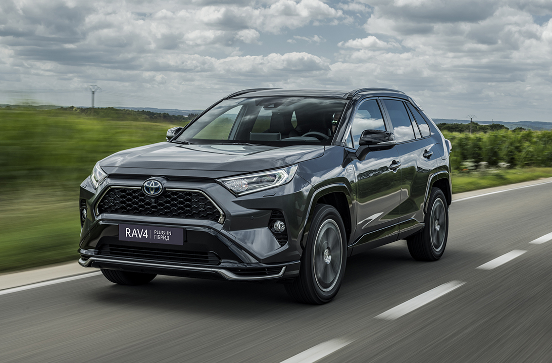 Білі, сірі чи чорні? Які кольори нових авто обирають українці