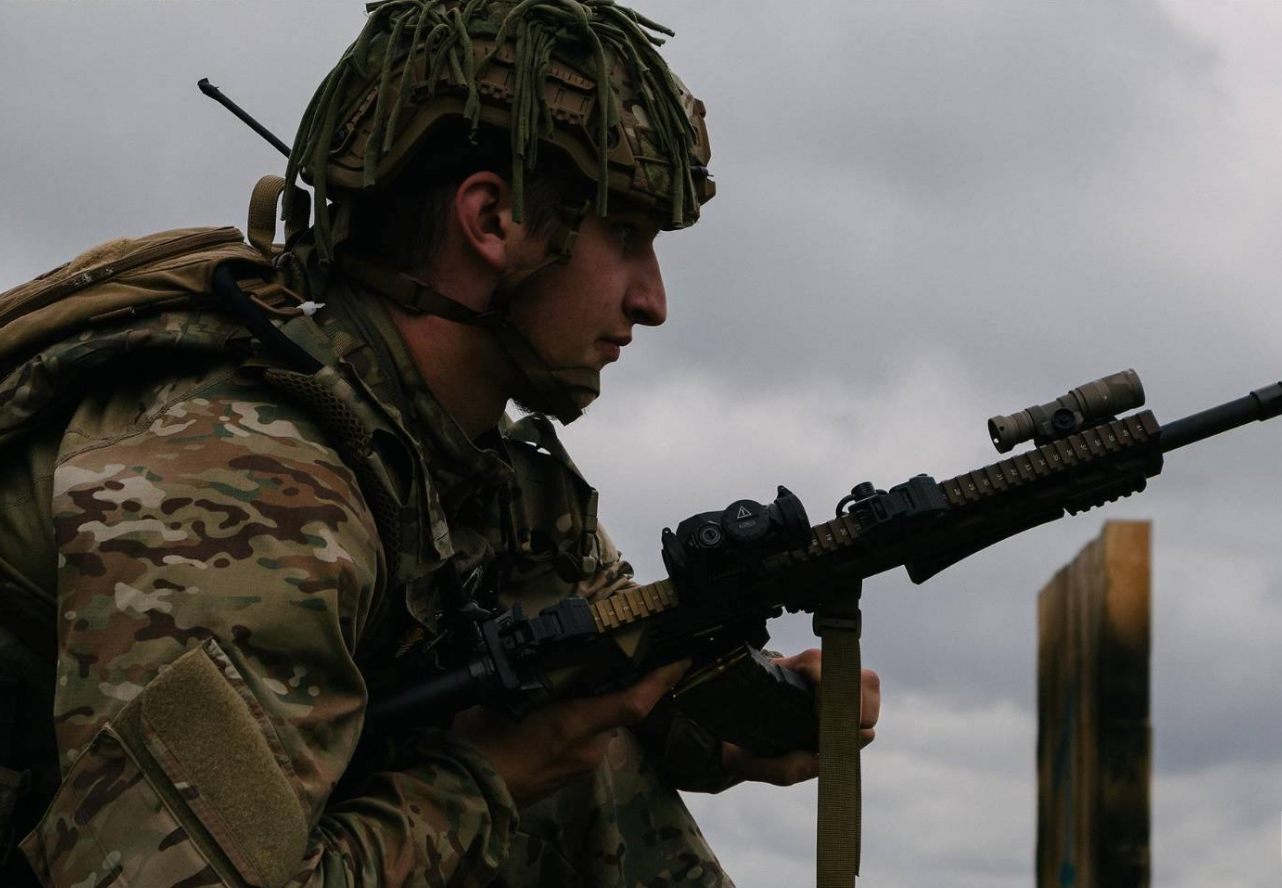 Українські воїни під час ворожого штурму під Покровськом захопили у полон дев'ятьох рашистів (відео)