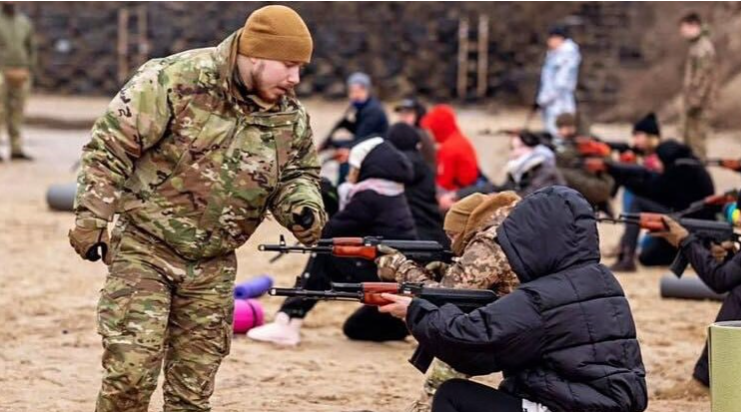 Українців готуватимуть до національного спротиву з 14 років: у Міноборони розповіли, як це відбуватиметься